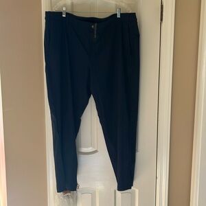 Men’s Lululemon commission slim fit pants  44x30